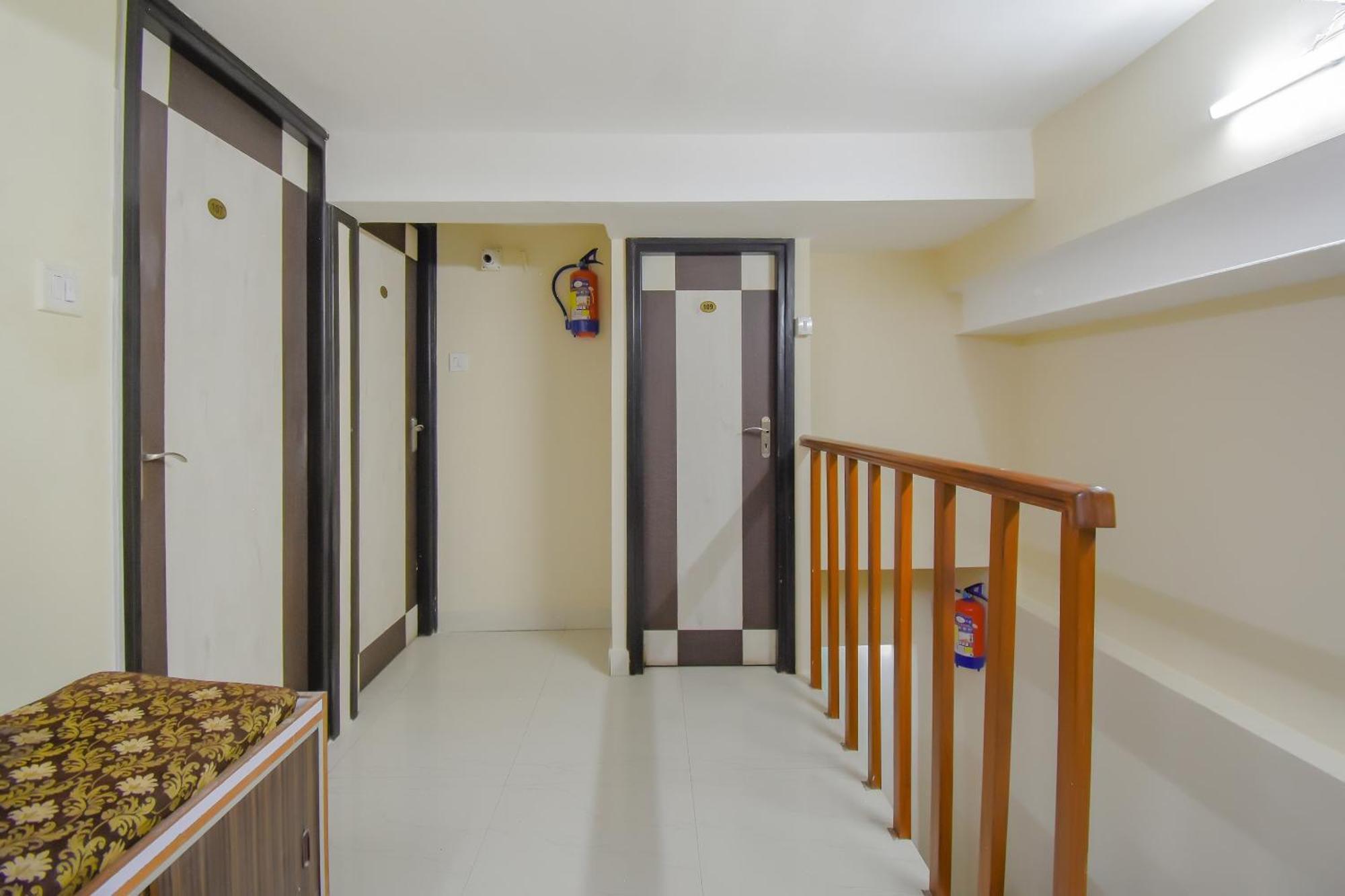 Hotel O Lindsay Inn Guest House Bara Bazar Экстерьер фото